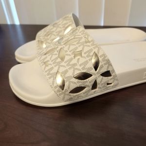 Michael Kors MK Signature Floral Perf Slide Sandal, Vanilla color, Size 8M